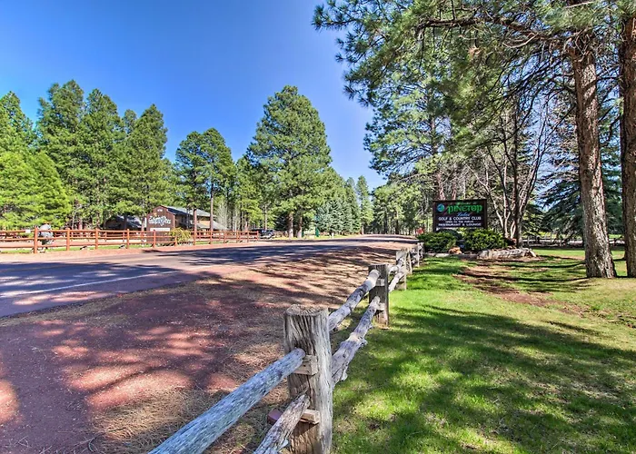 Holiday home Sledding Thrills & Fireside Warmth: Pinetop-Lakeside