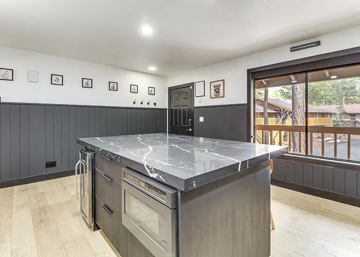 Sledding Thrills & Fireside Warmth: Holiday home *