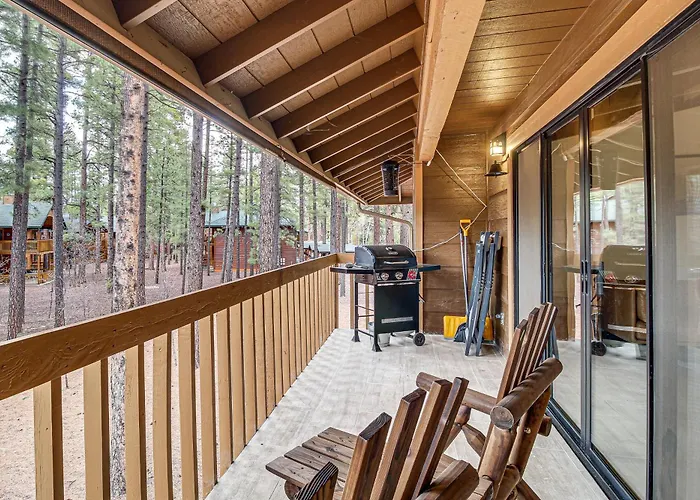Holiday home Sledding Thrills & Fireside Warmth: Pinetop-Lakeside